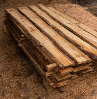 Lärche unbesäumte Bretter, Schwartenbretter, Zaun 14-25x2,3x250cm versandkostenfrei innerhalb Deutschland