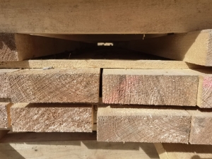 30x Fichte Kantholz 6x18x400cm, Sonderpreis: 25,65€/Stück oder alle 30 Stück mit 5% Rabatt 731,03€